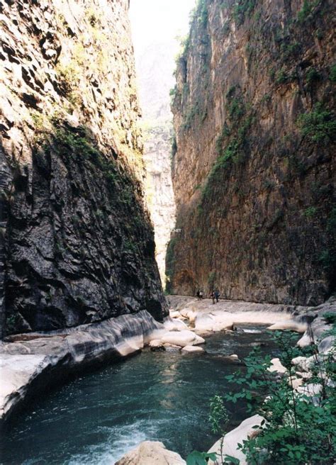 山環水抱